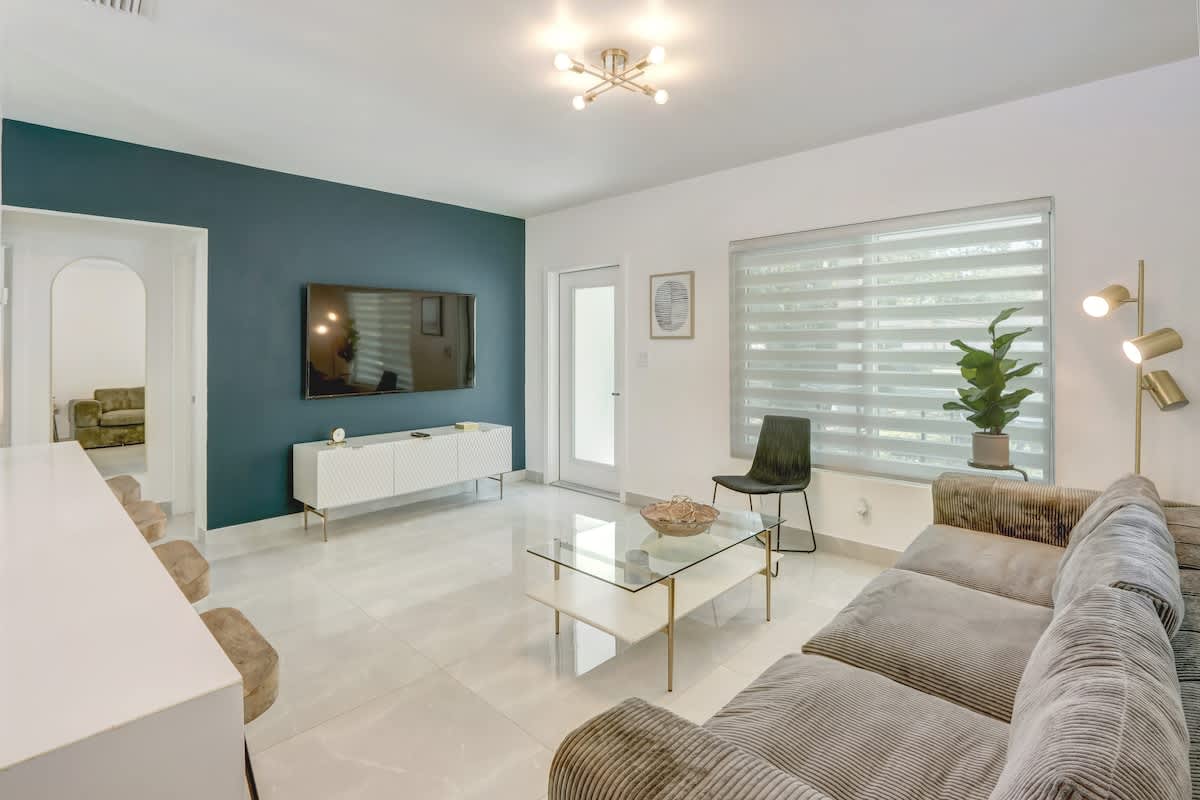 Bright and inviting living space designed for comfort and relaxation.