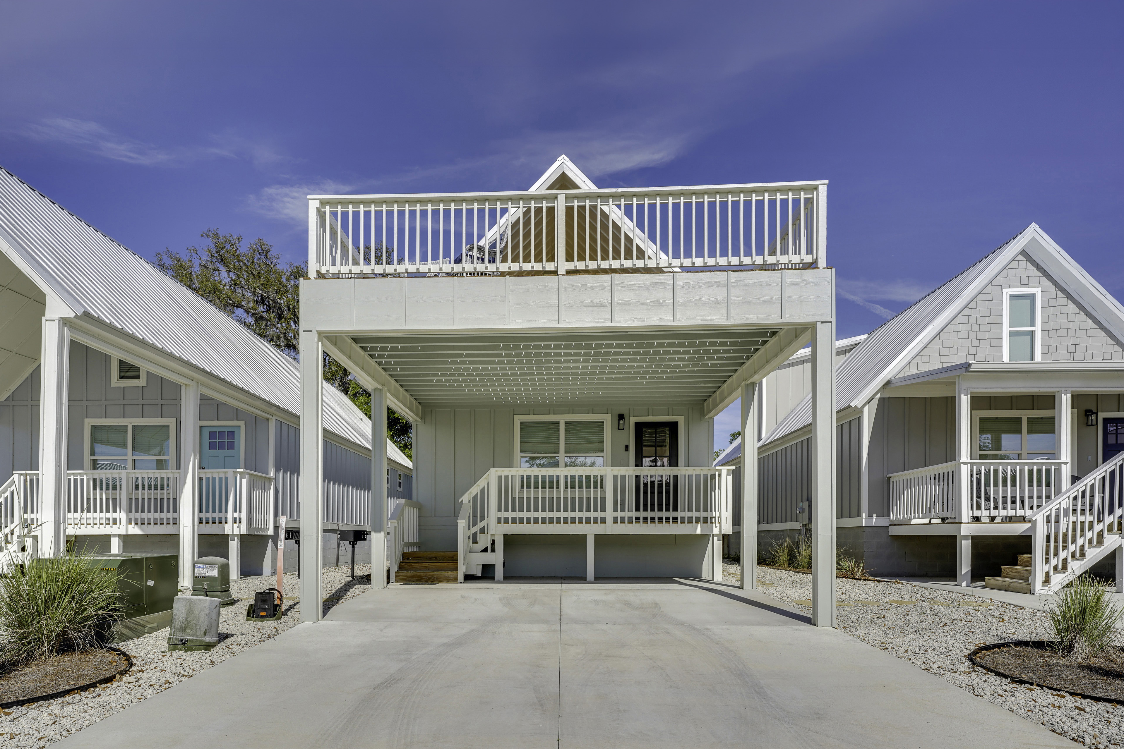 Brand new home in Steinhatchee with rooftop deck!