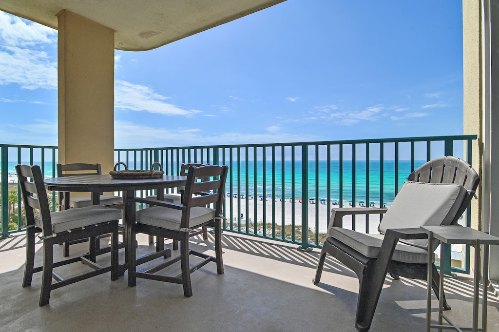 Jade East 510- Grand Escape balcony