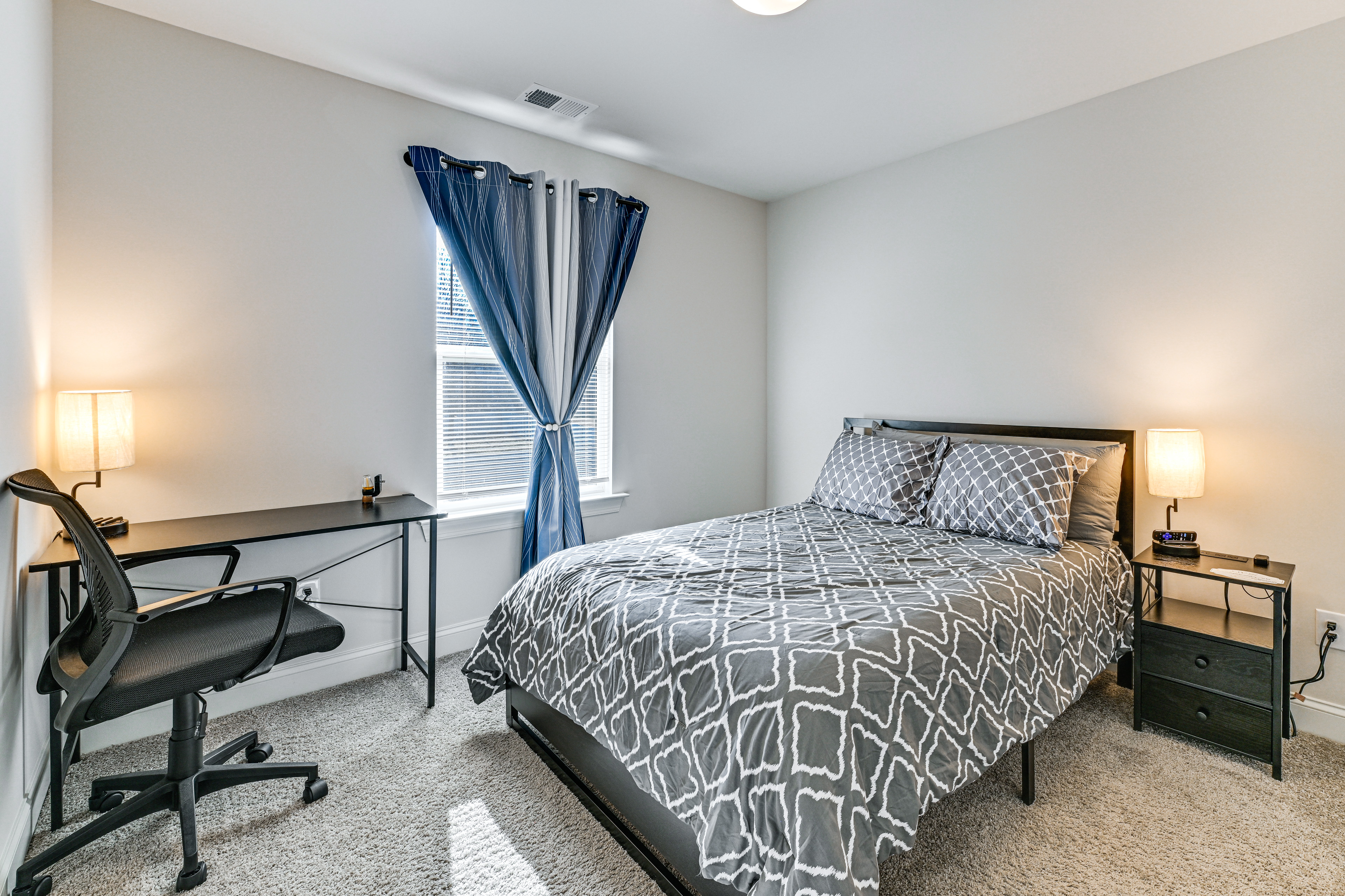 4 Mi to Kings Mountain: Quiet Getaway w/ Yard!