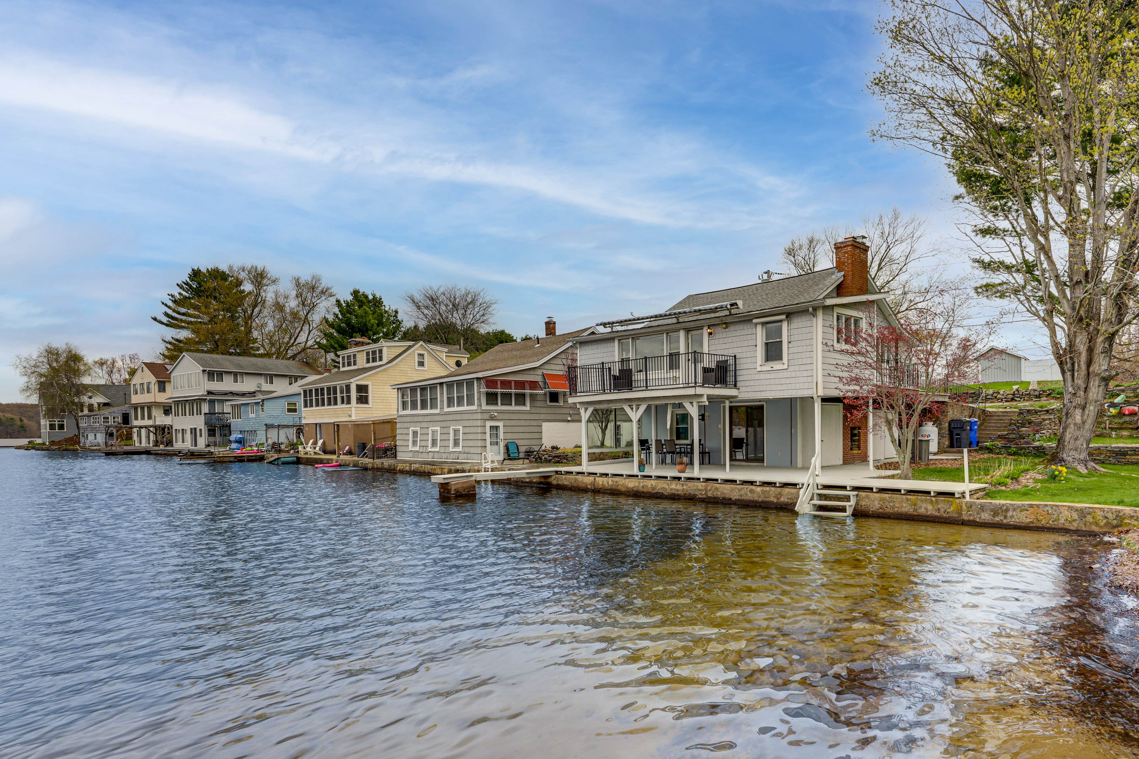 Tranquil Waters: Modern Bolton Escape on the Lake