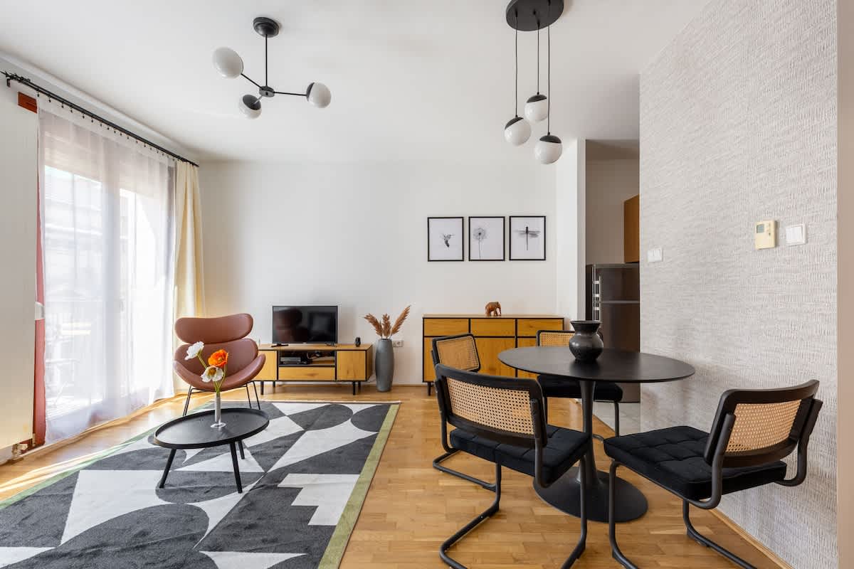 Central 1-BR with Balcony, Garage, 24/7 Reception