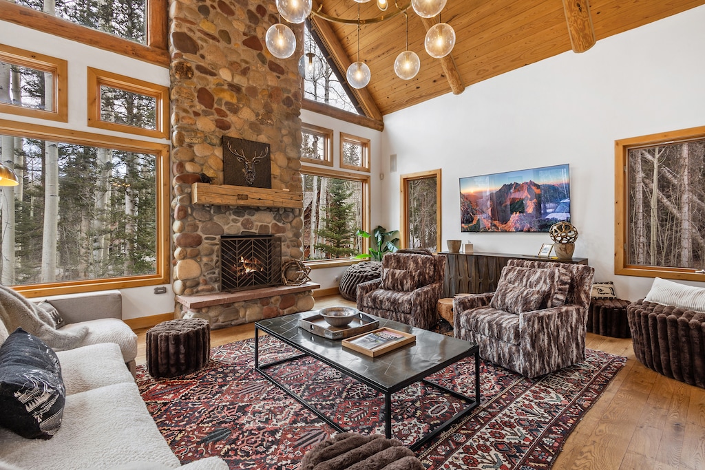 2.0-mountain-tranquility-telluride-living-room