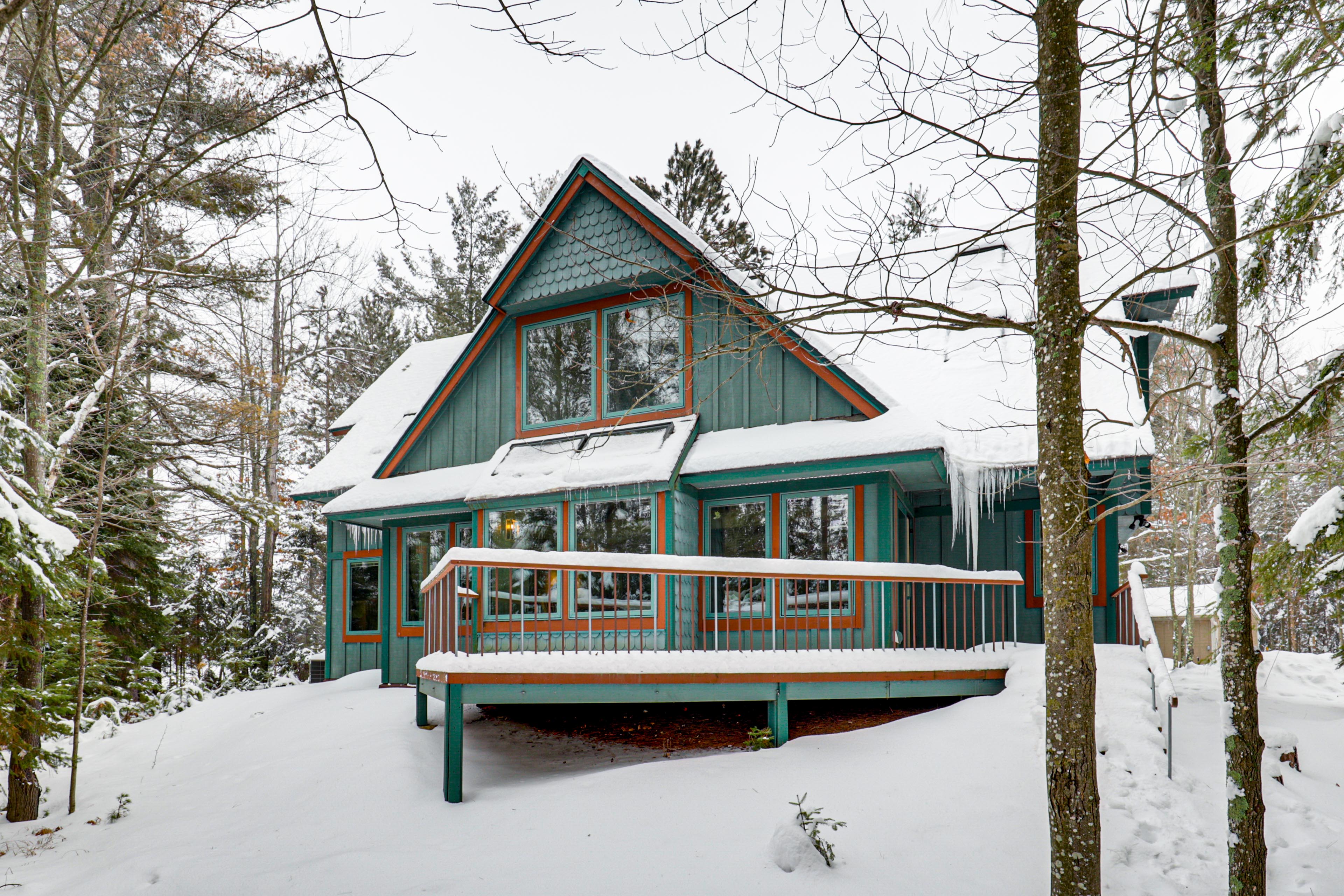 Private Peninsula! Laurel Lake Retreat w/ 3 Piers
