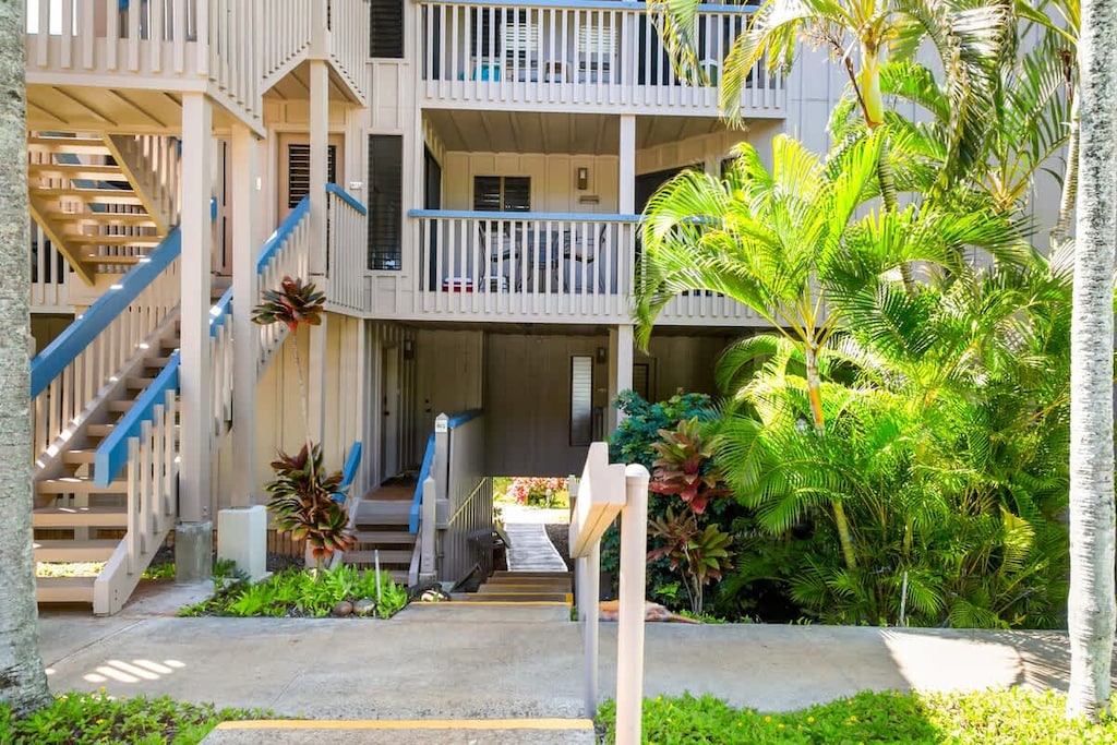 Fantastic Parking Access - drive in / drive out