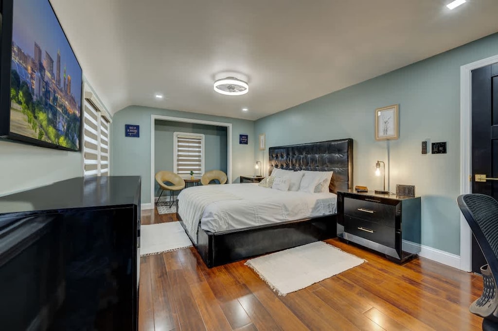 Relax in this luxurious and spacious bedroom featuring a comfortable king-sized bed with a plush tufted headboard.