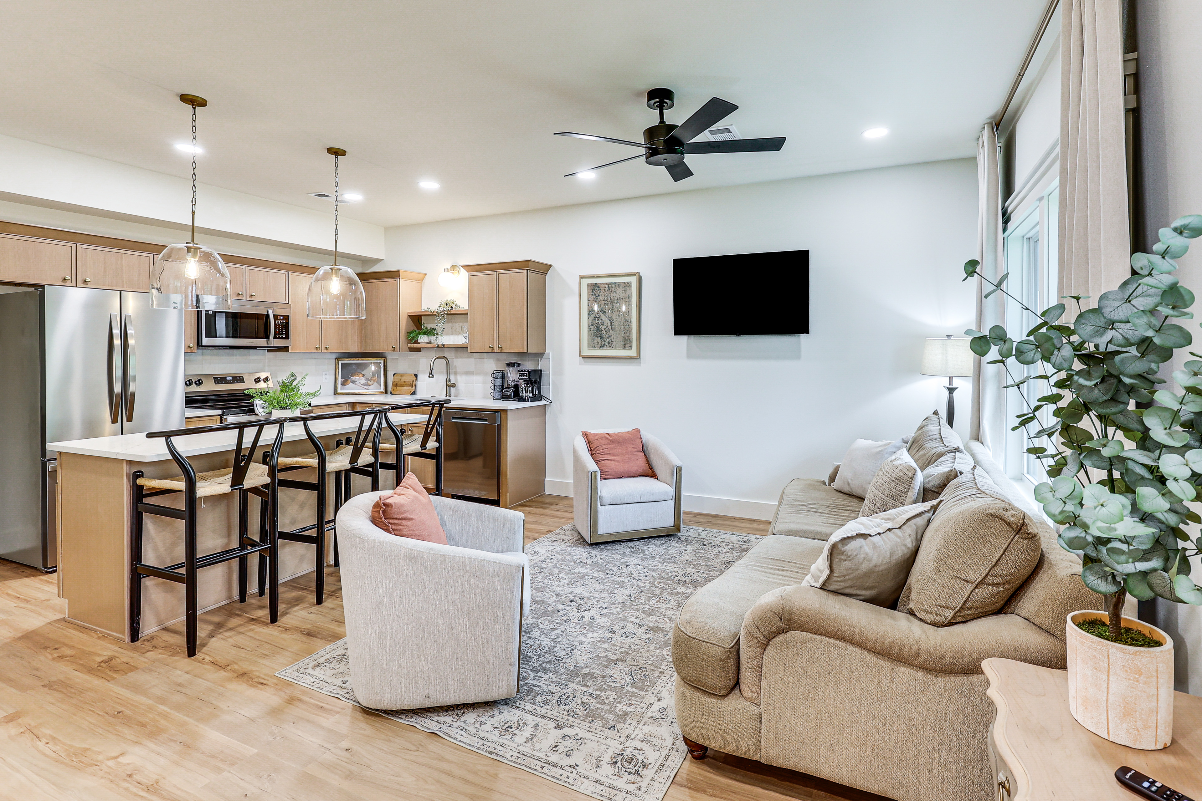 Near Trails & Town! Newly Built Mena Retreat