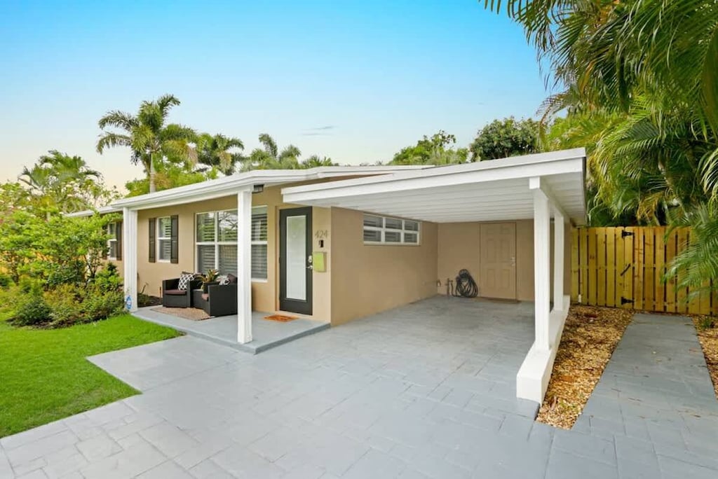 Spacious front lawn and driveway that can park up to 6 cars