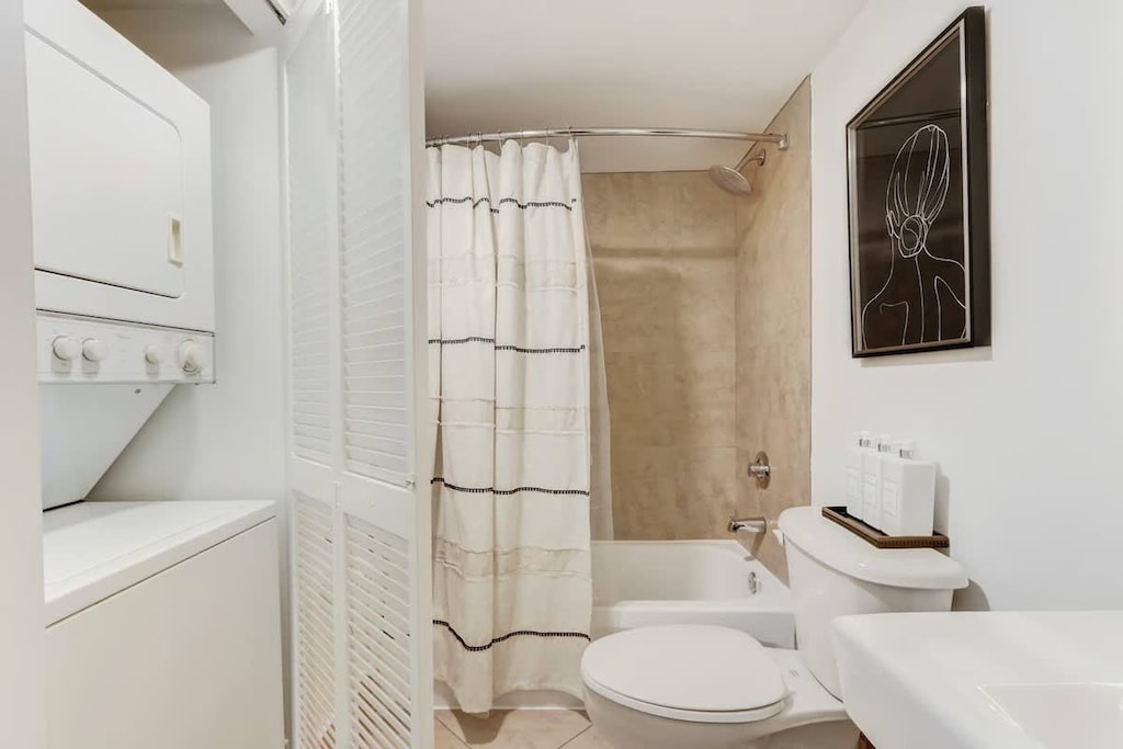 Clean and sanitized full bathroom