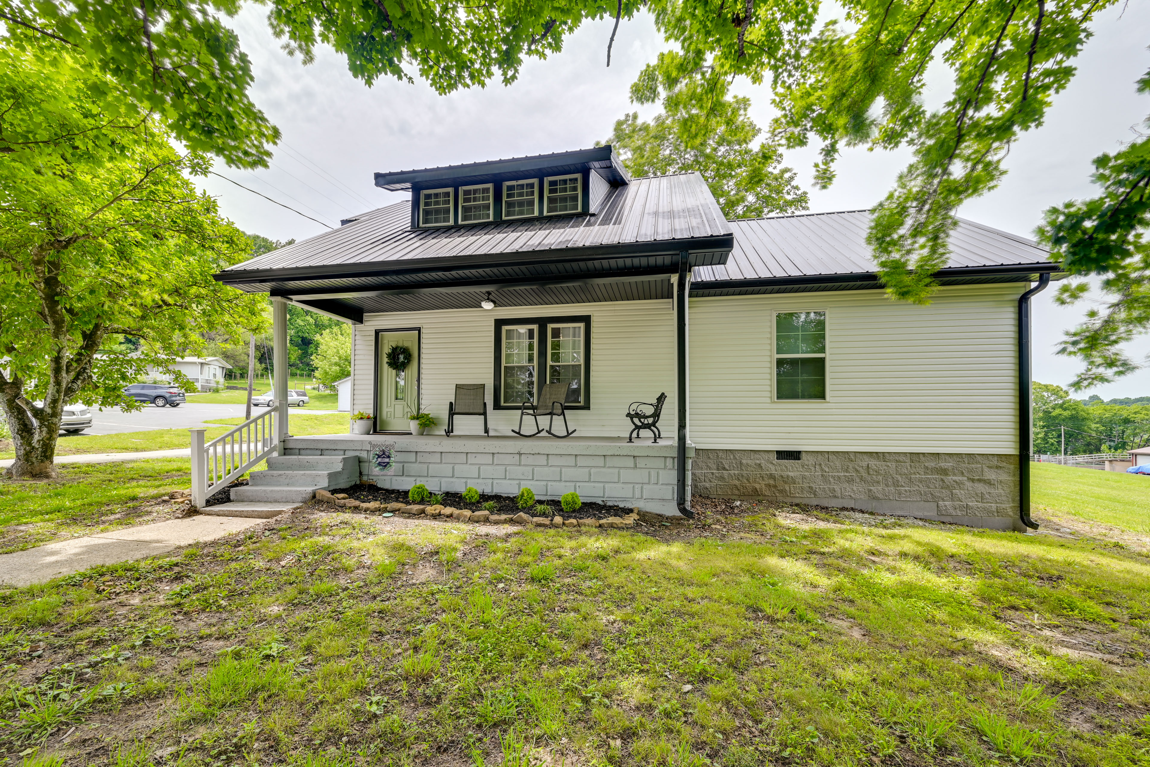 Family Home in Heart of Brownsville: Walk to River