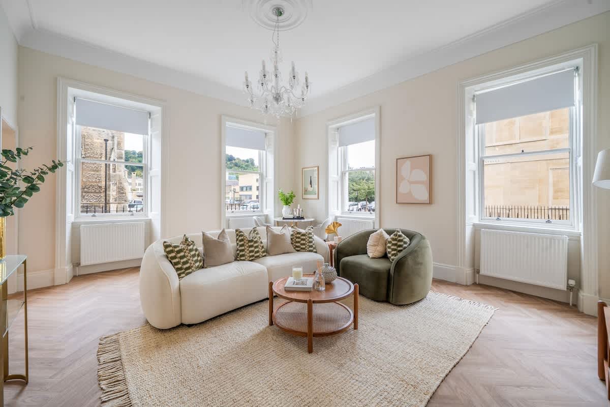 Stylish City-Centre Flat with Double Bed - VAT Q