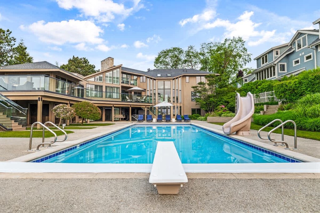 Splash into luxury—this pool was made for memory-making.