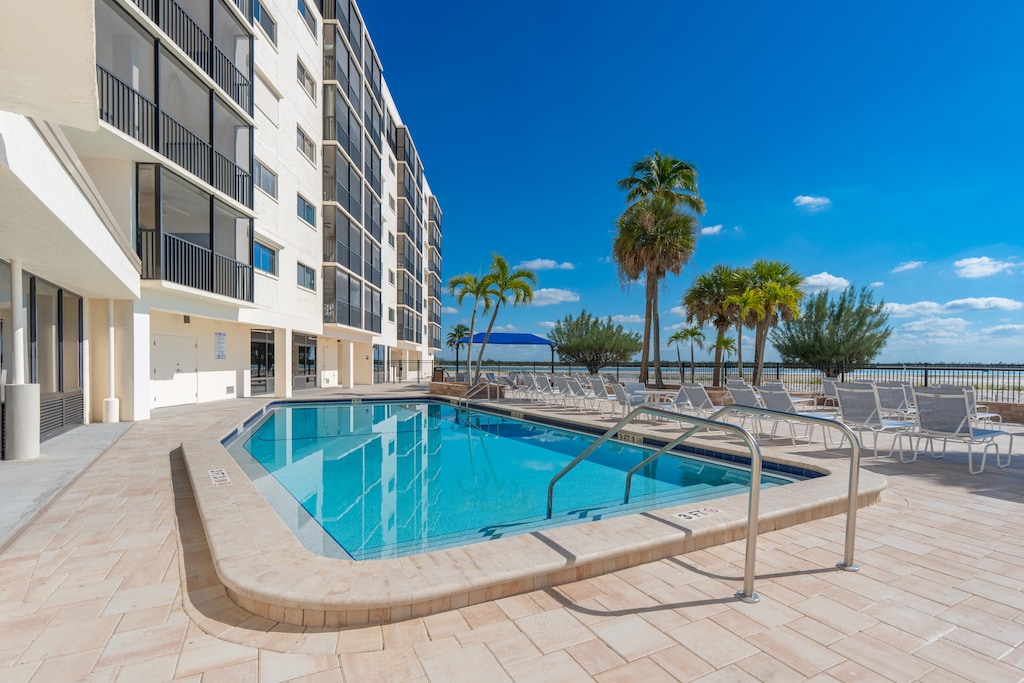 Carlos Pointe Pool