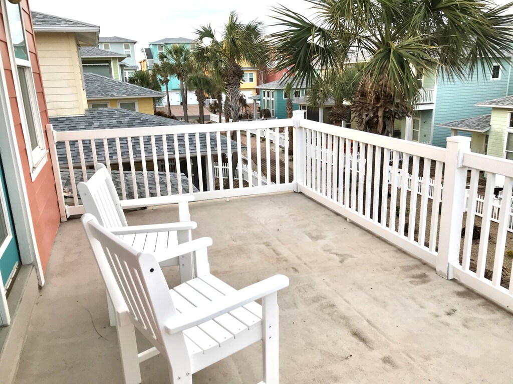 Relax in your private balcony chairs while enjoying views of the colorful coastal neighborhood and swaying palm trees.