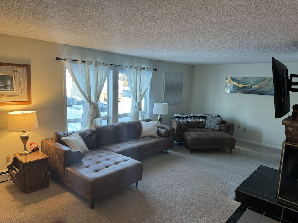 Living Room w/Smart TV