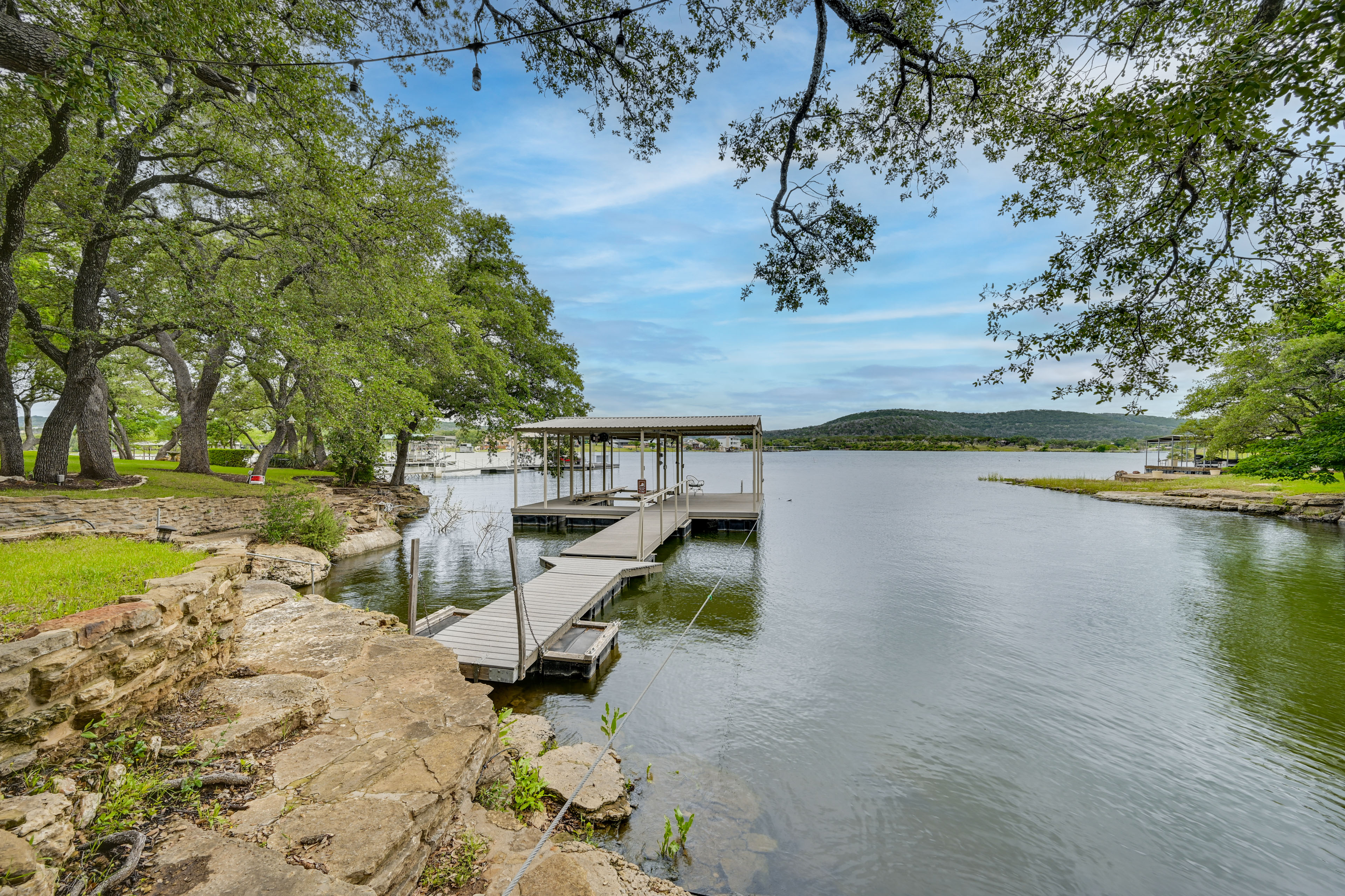 Fishing Dock & Mtn Views! Buchanan Lake Family Gem