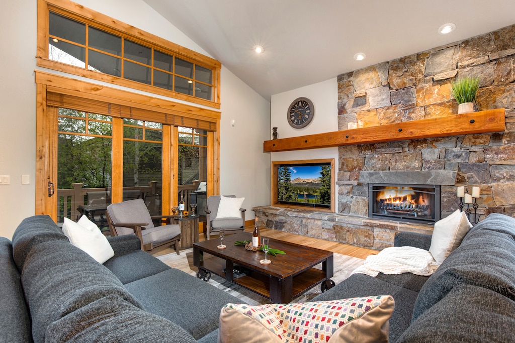 Cozy Living Room with a Gas Fireplace, Sectional Sofa, Smart TV and Balcony