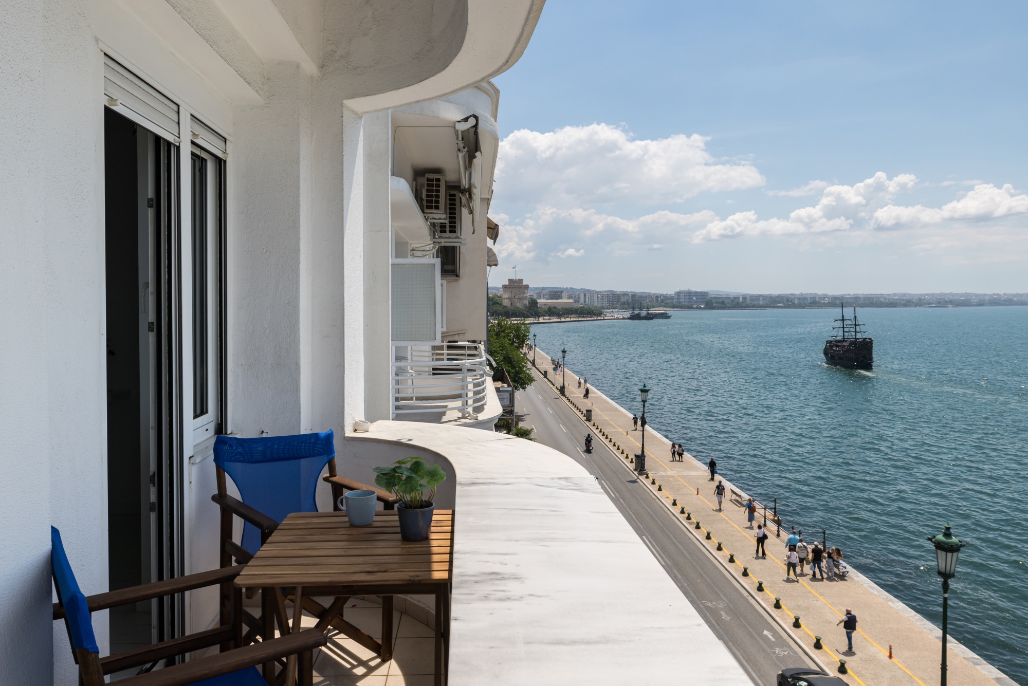True Blue by halu! - Seafront 2 bedroom apartment