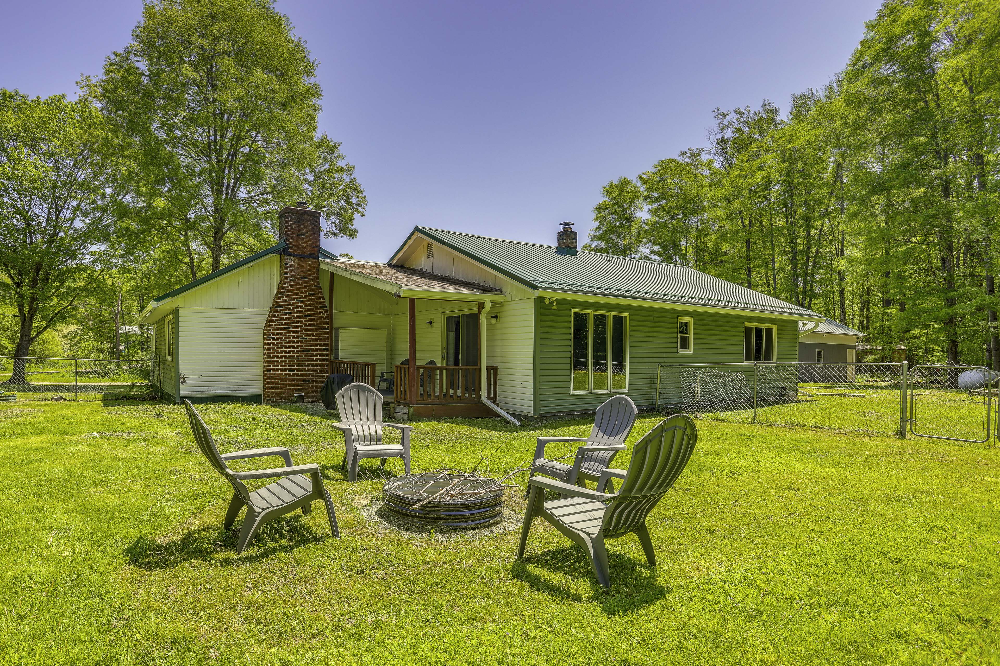 Woodsy Home Near Cassadaga Lakes: Pets Welcome!