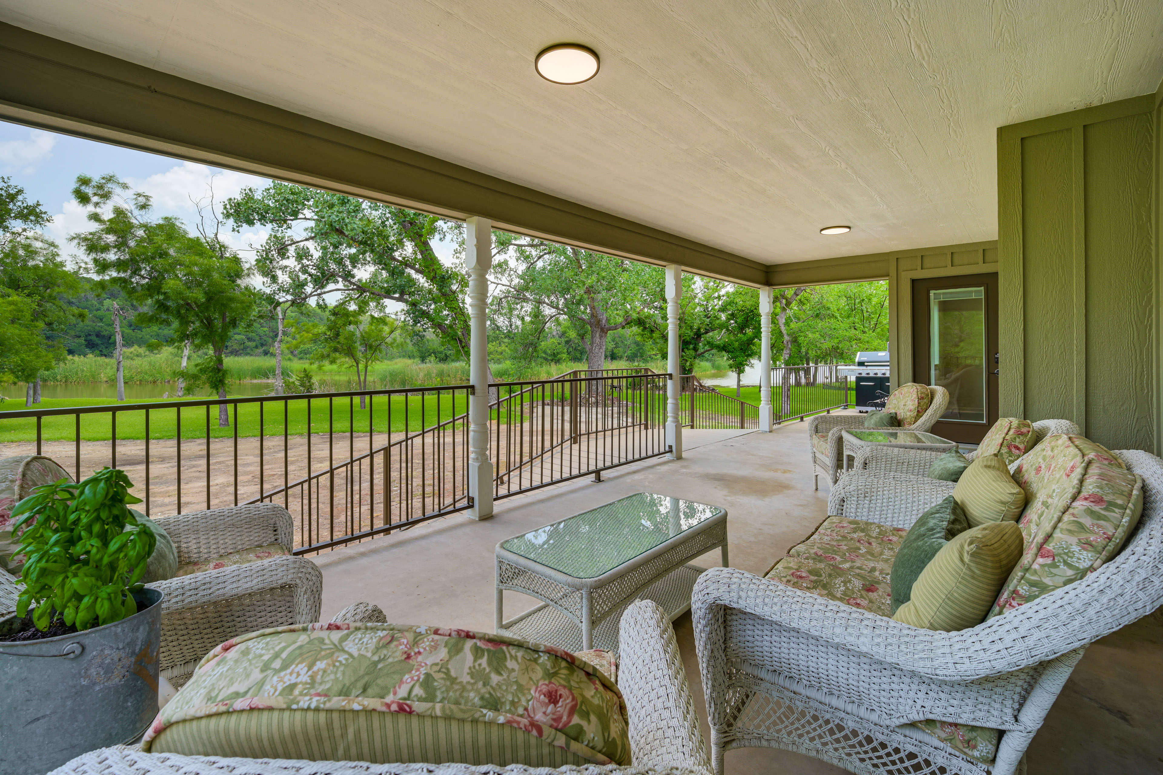 Bring Your Boats! Waterfront Retreat on PK Lake