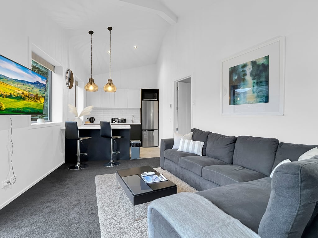 Comfortable open-plan living area with a Smart TV and modern furnishings.