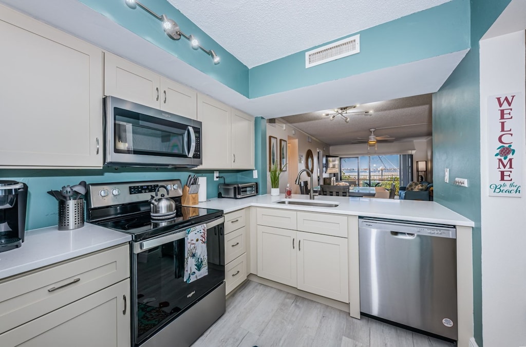 11-web-or-mls-Kitchen 2