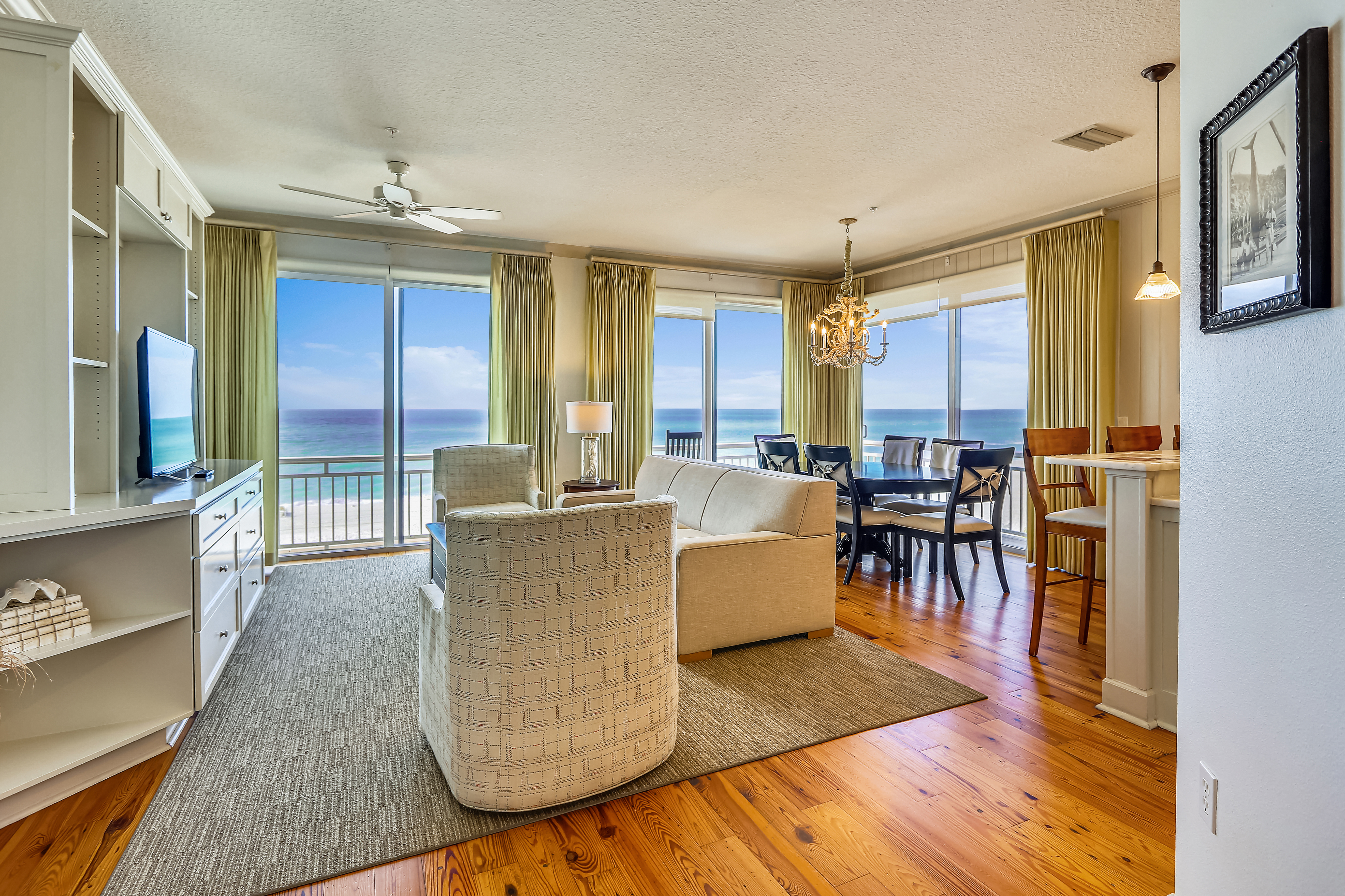 Property Image 2 - Refined Beach Front Condo with Great Views