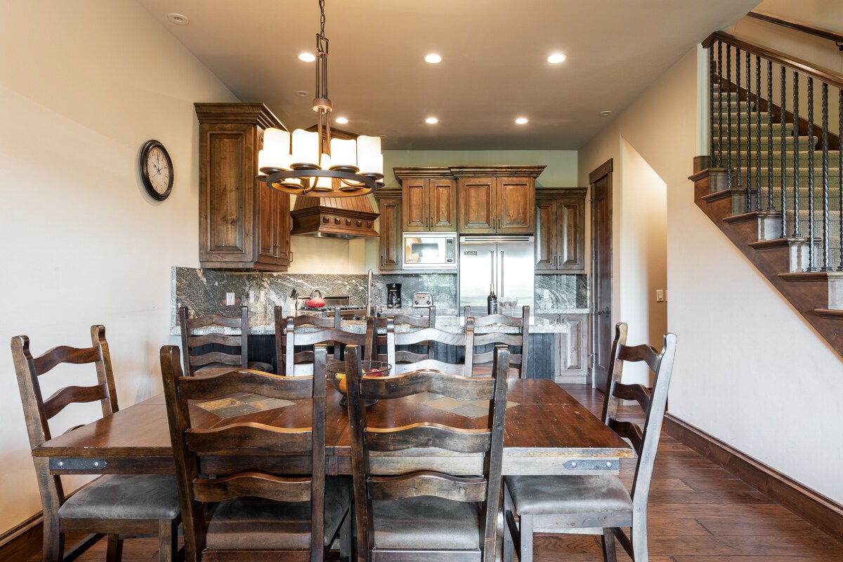  Dining Area
