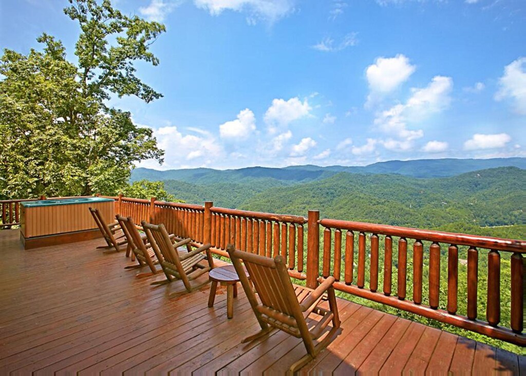  Absolutely stunning mountain views!