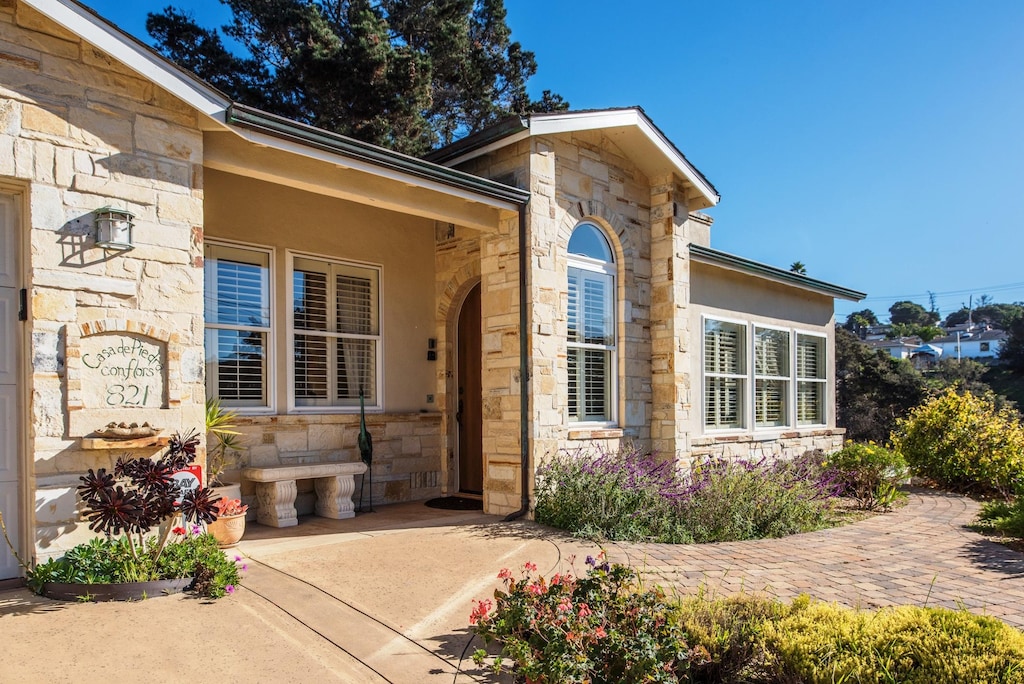 Just Minutes to Everything - Tennis Courts Nearby