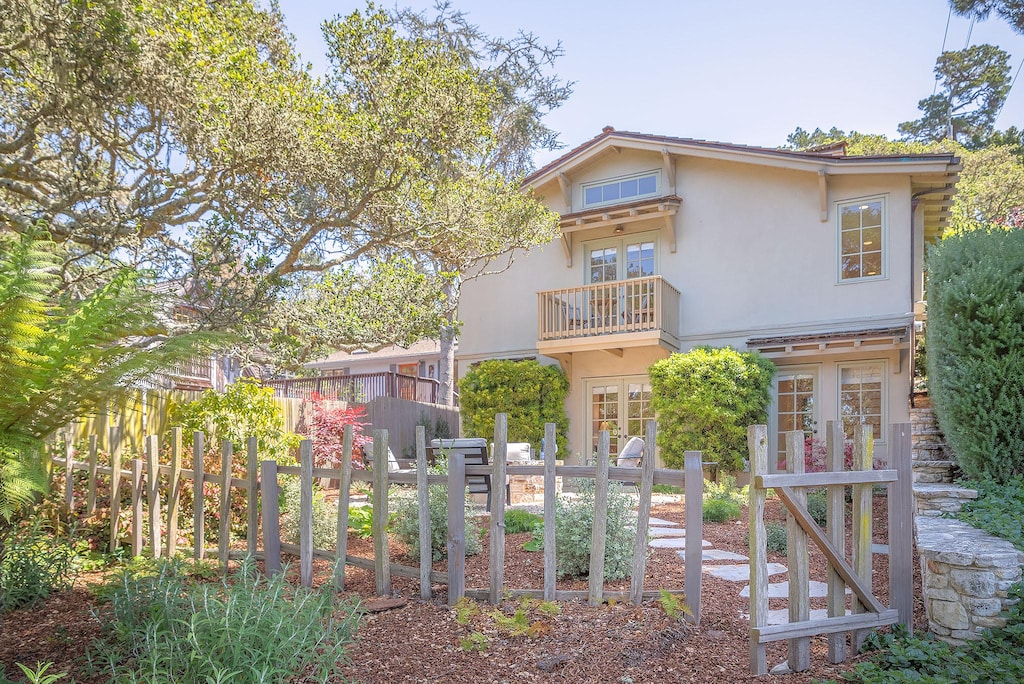 Beautiful Carmel Cottage