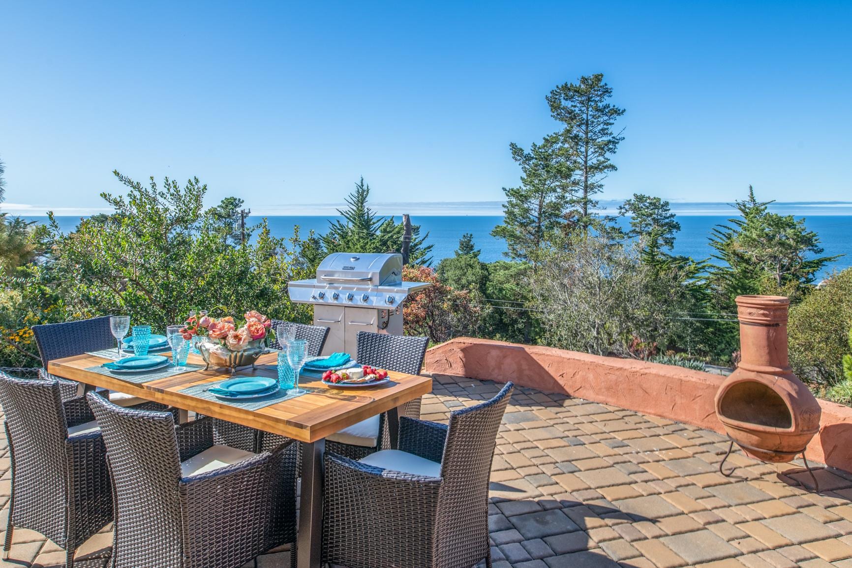 Outdoor Dining with Stunning Ocean Views and Gas Grill Outdoor Dining with Stunning Ocean Views and Gas Grill
