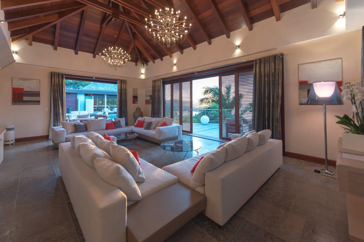 Property Image 2 - Comforting Deluxe Villa surrounded by Tropical Garden