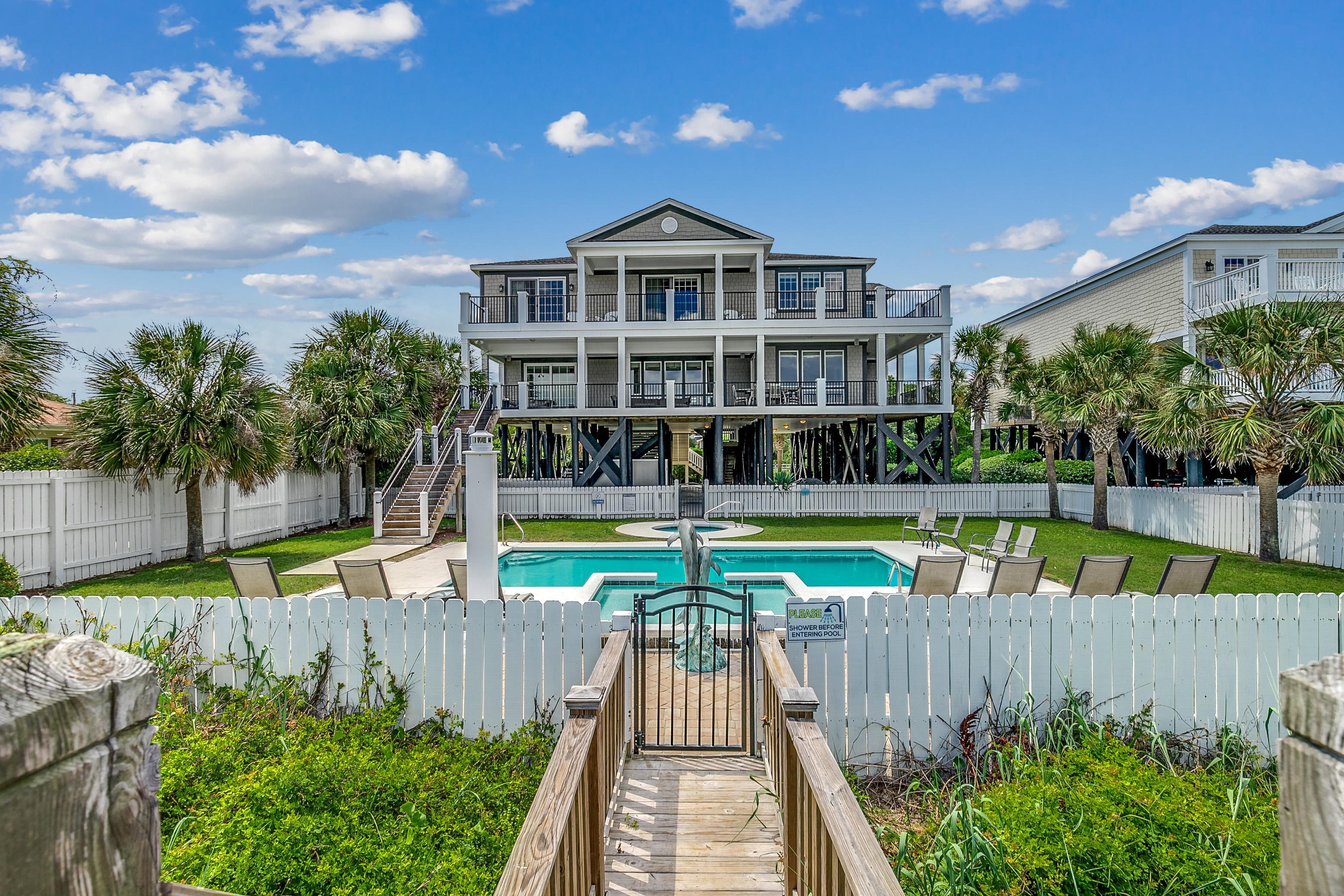 Property Image 1 - Gorgeous Oceanfront Home with Private Pool and Hot Tub
