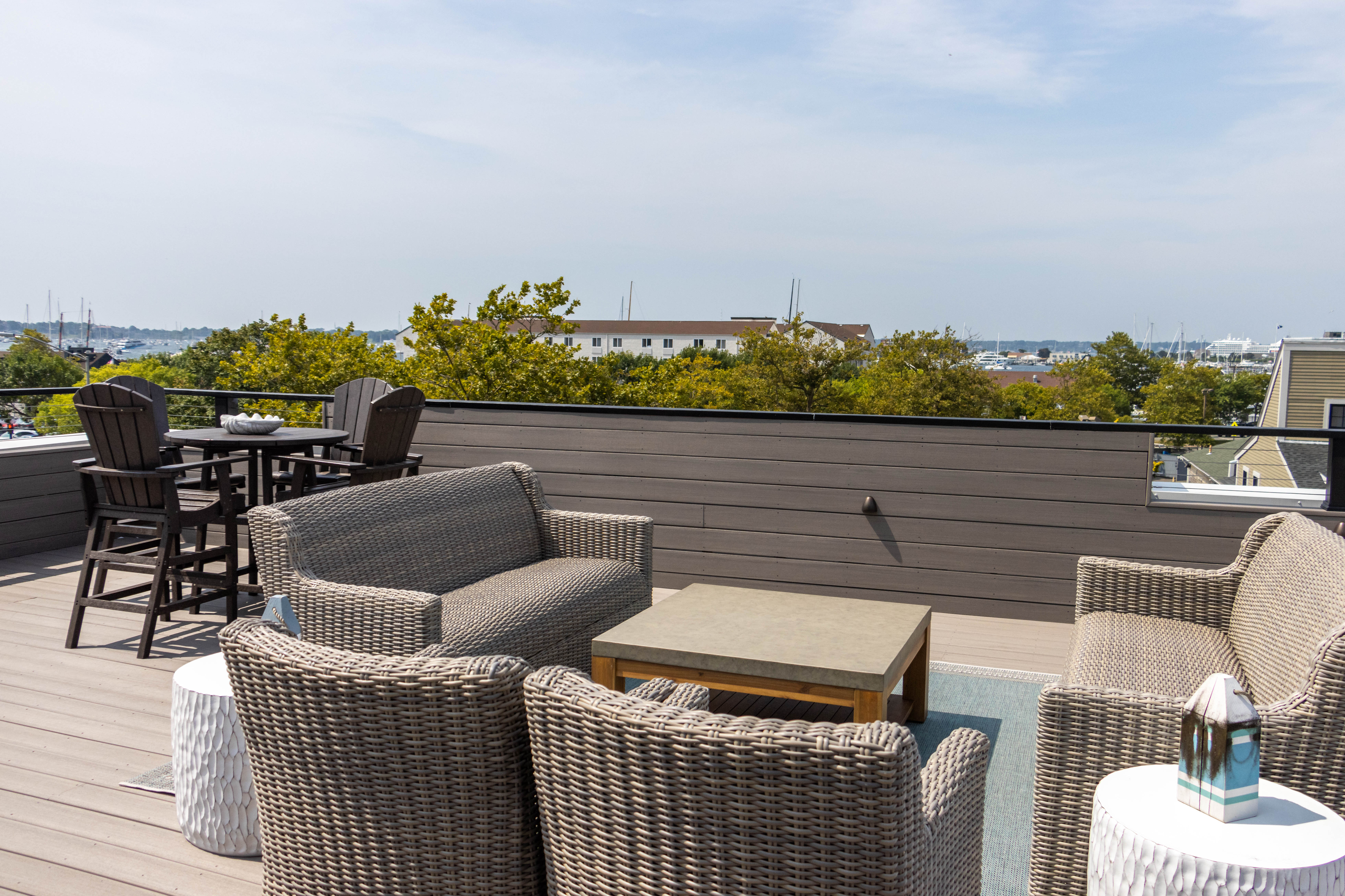 194 Thames Street North