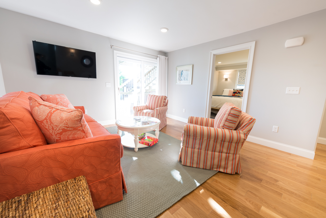 617 Thames Street South