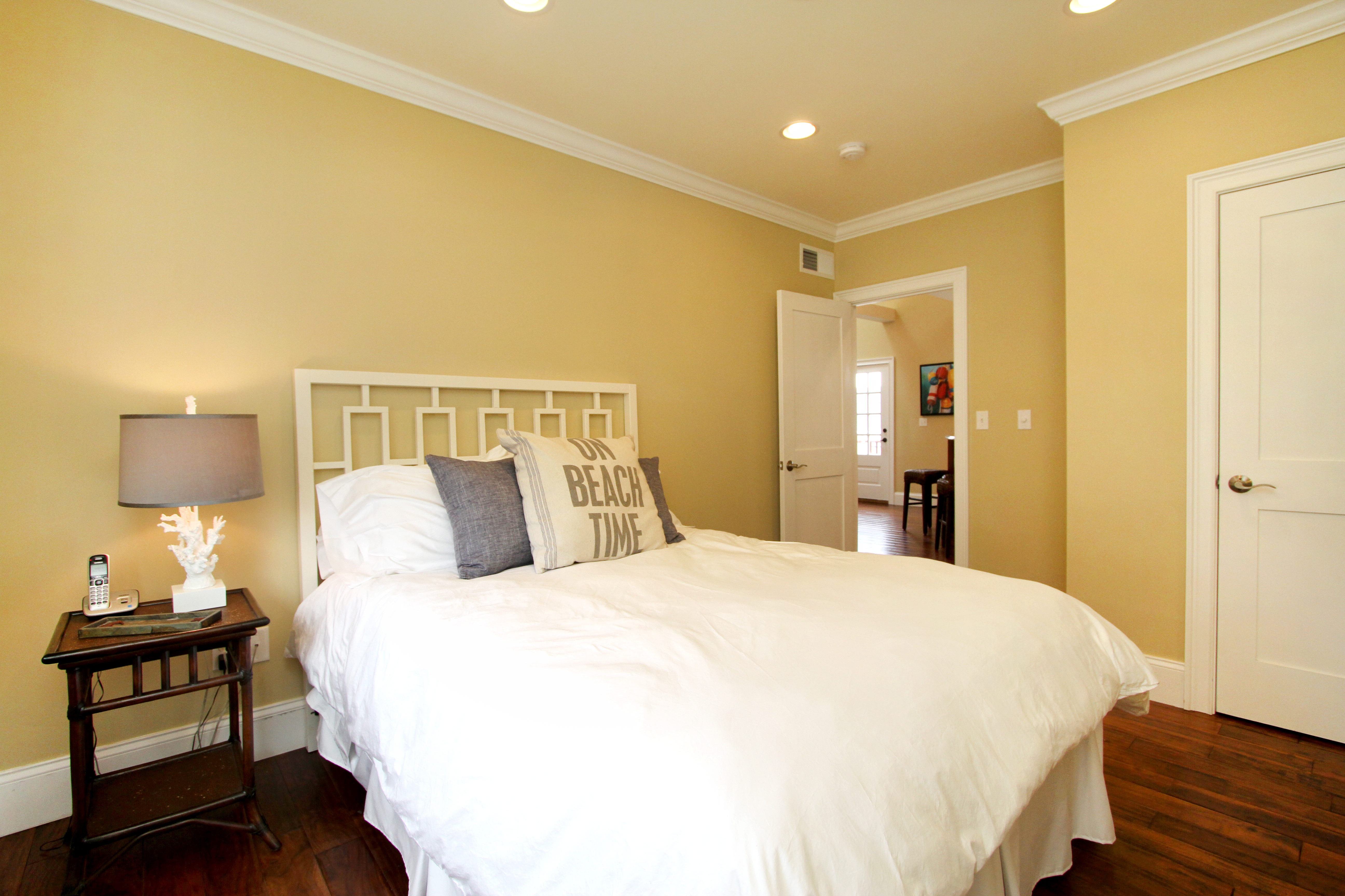 Lovely Top Floor Duplex with Loft on Lower Thames Street