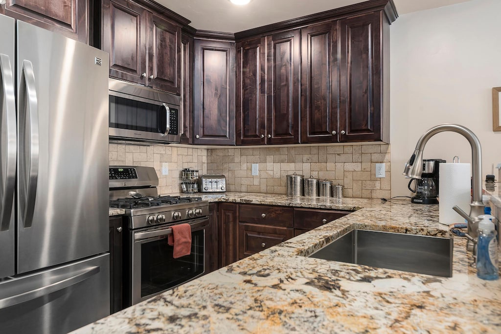 fully equipped kitchen