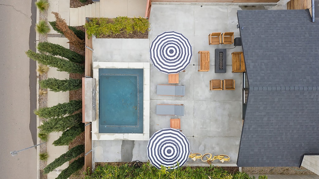 Hamilton I awaits... Book now!