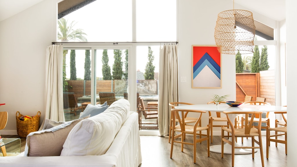 Say hello to tall ceilings and an open-concept living space.