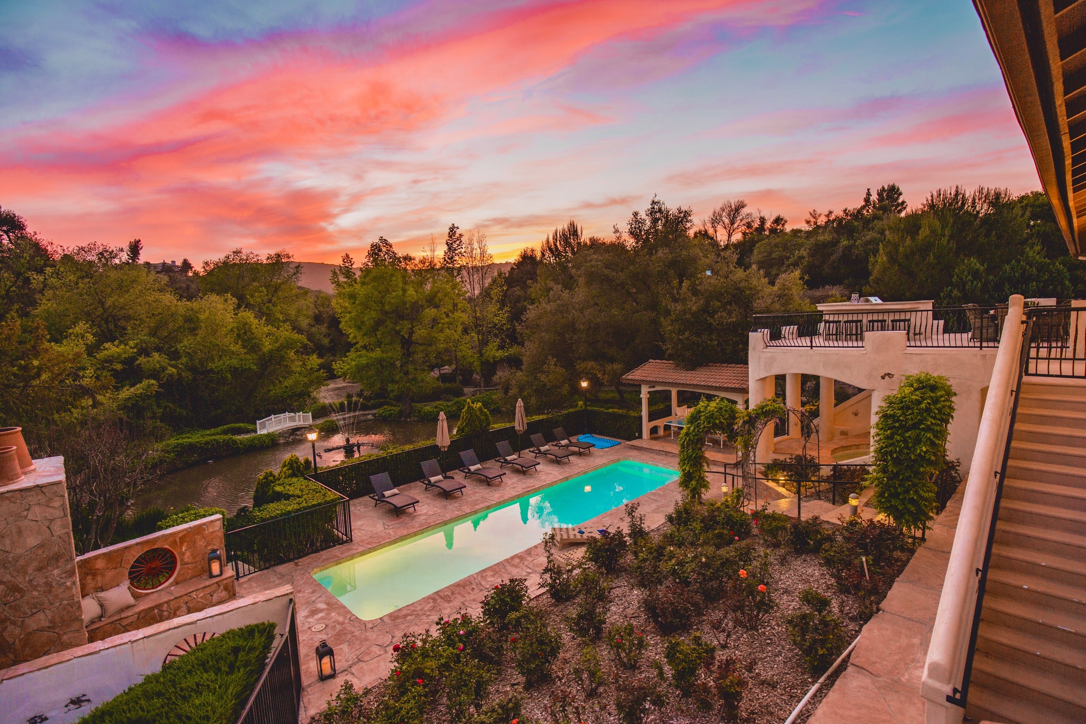 Enjoy a glass of wine on the balcony while watching the gorgeous sunset.