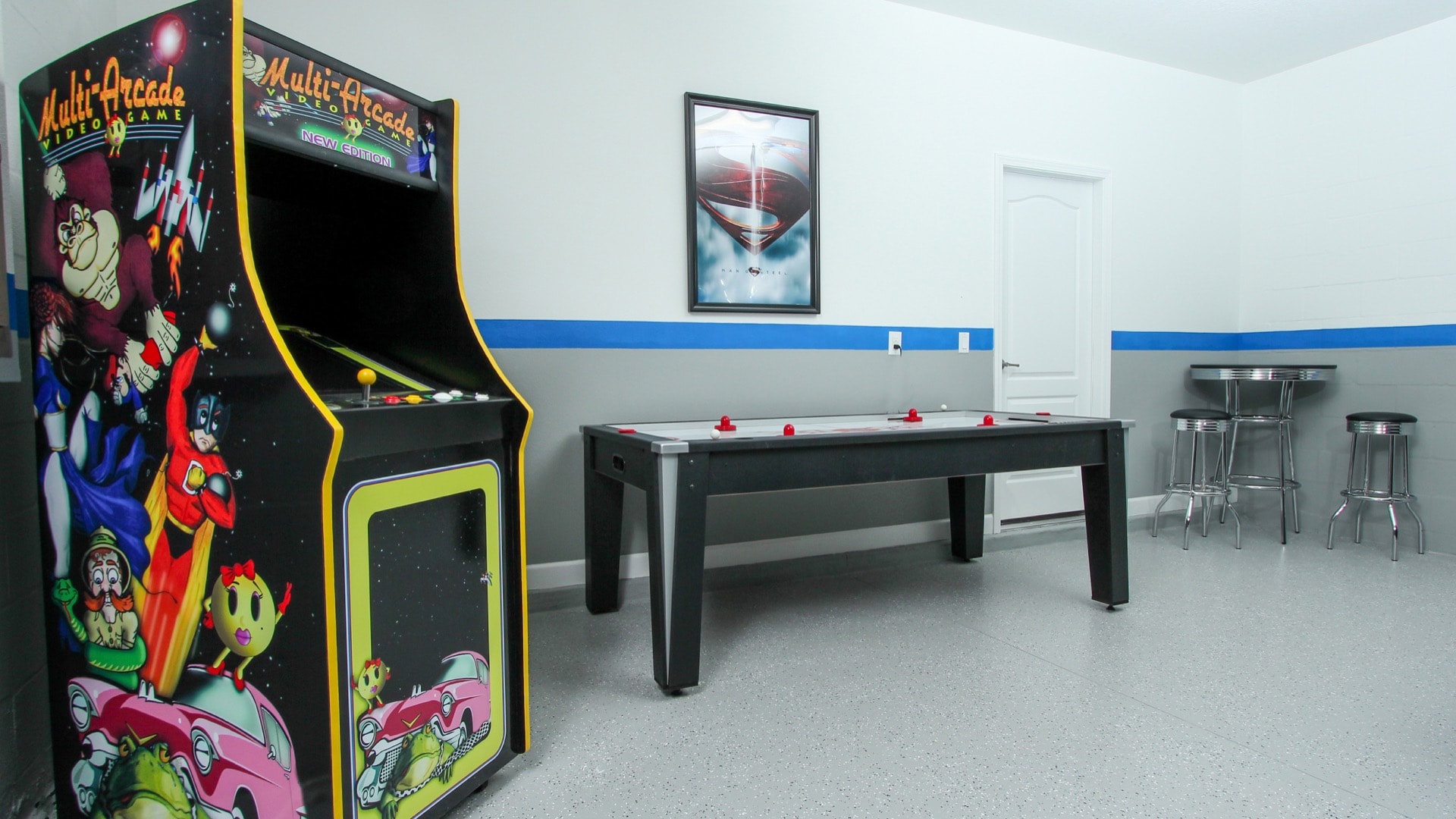 Game Room (Angle )
2/32" TVs, XBOX, PS3
Video Arcade, Foosball
Air Hockey, Pool Table