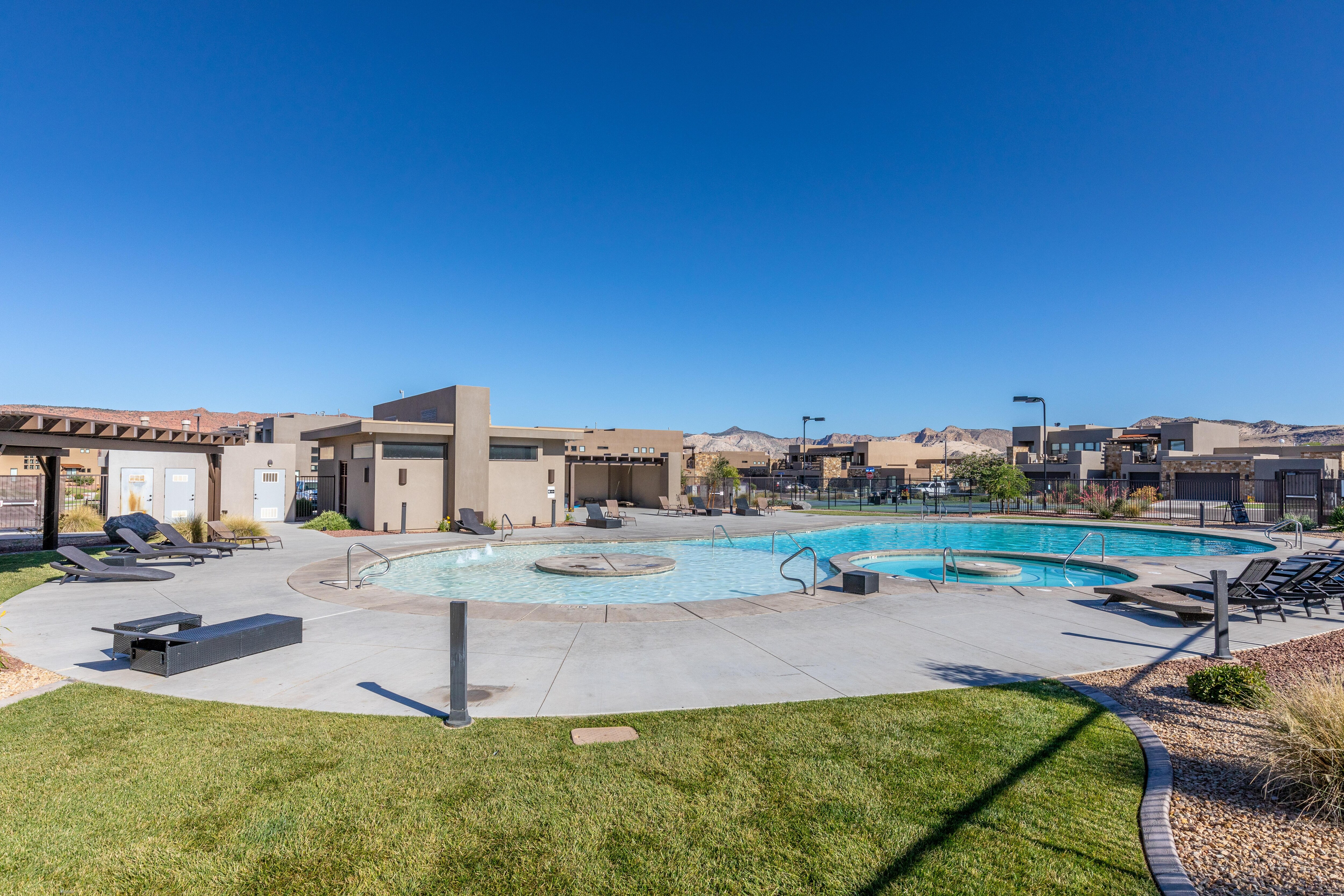 Amenities include a heated pool, heated kids pool, hot tub, two pickleball courts, and restrooms.