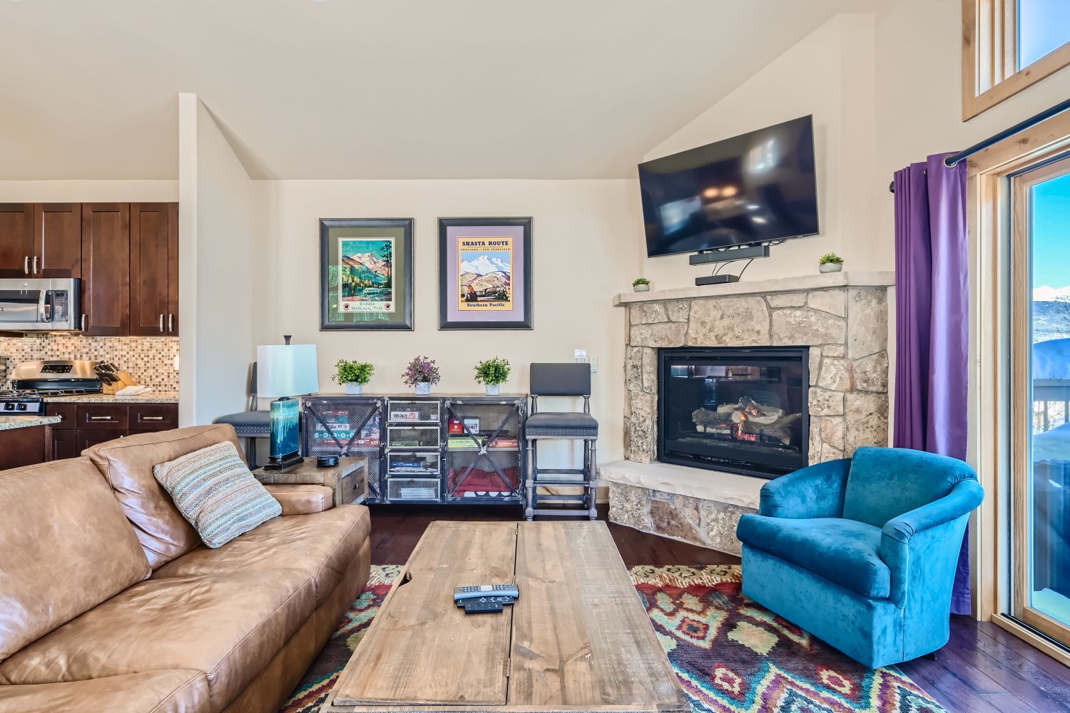 Welcome to Maggie Point Chalet - an upscale townhome just minutes away from the slopes & downtown Breckenridge! - 
