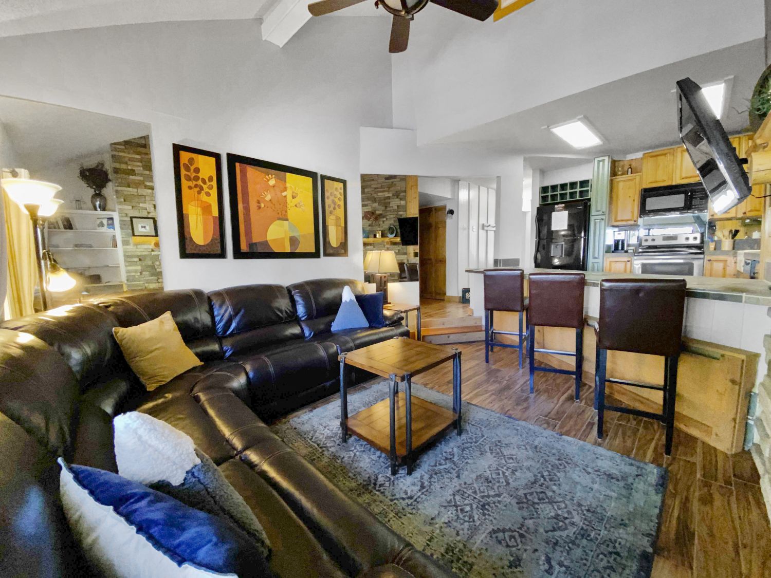 Living room with kitchen bar seating, great for entertaining friends and family! - 