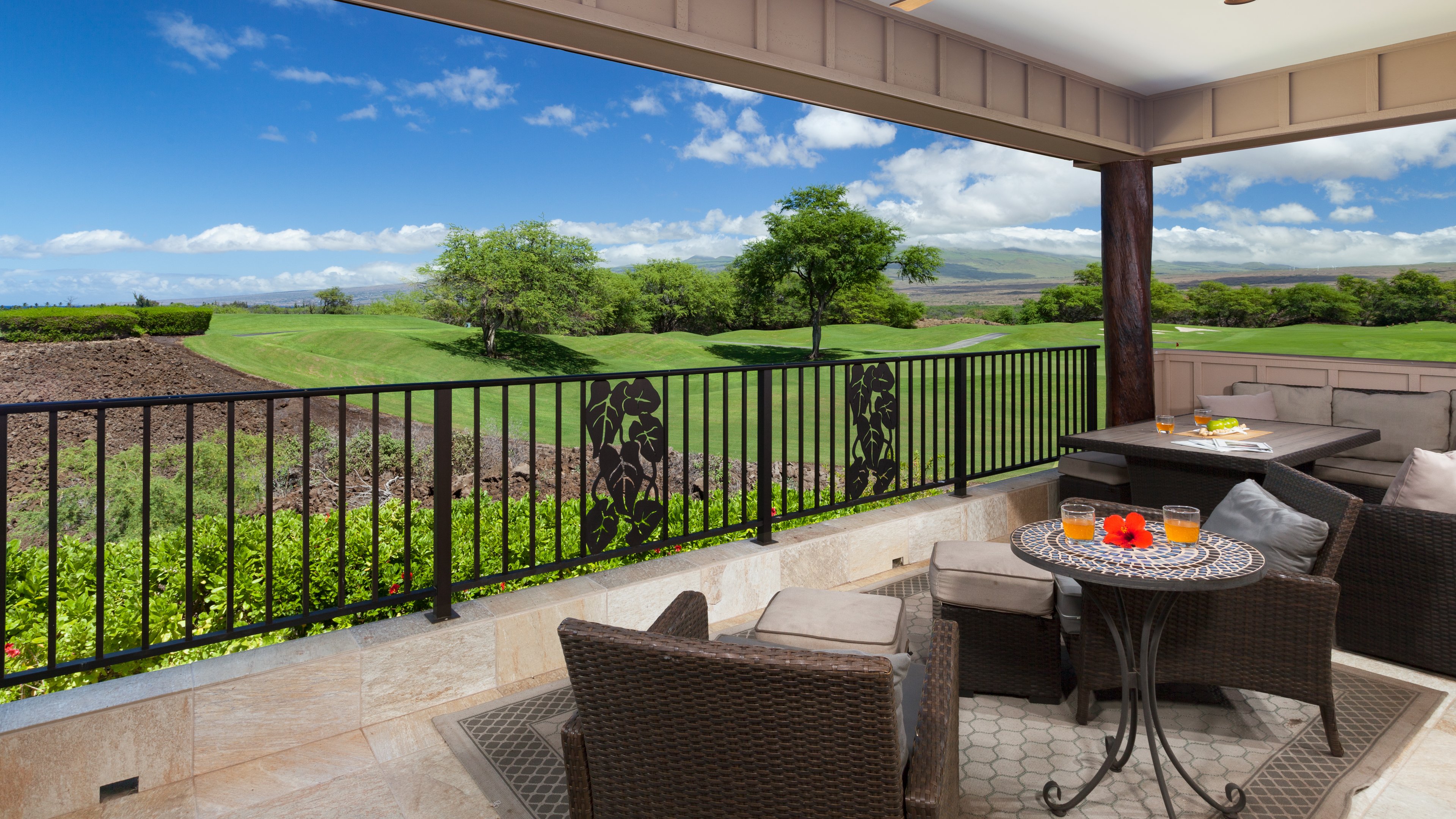 Large outdoor lanai with best view in all KaMilo.
