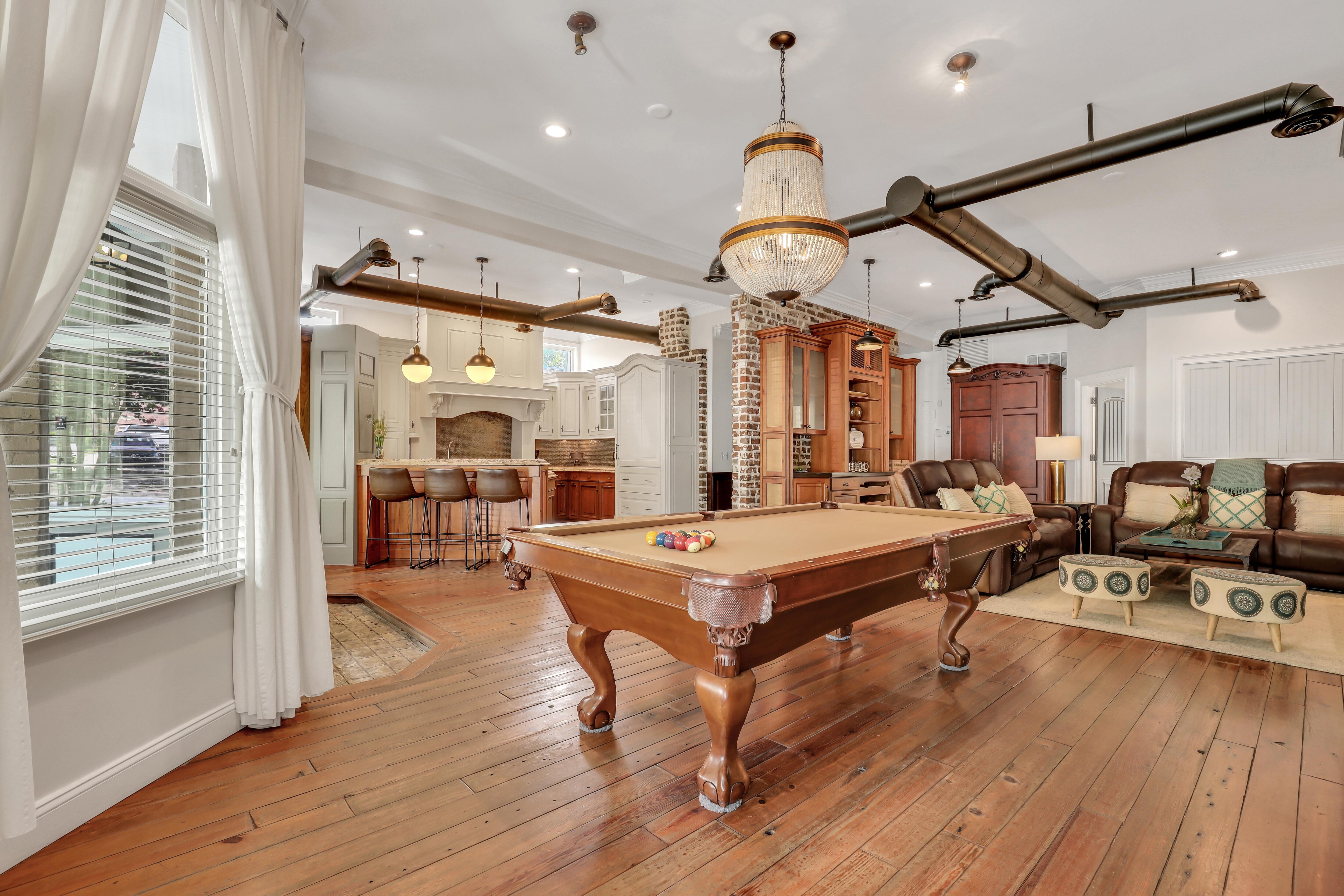 Property Image 1 - Stylish Open Home with Pool Table