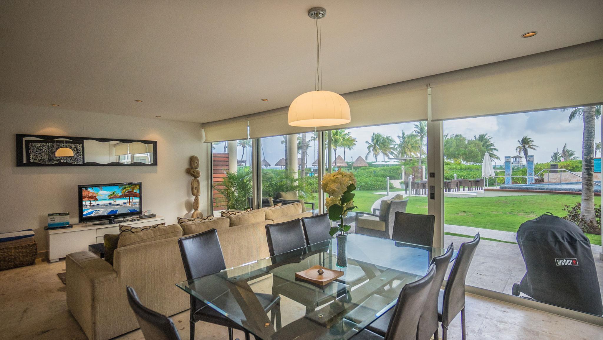 Property Image 1 - Elegantly Appointed and a Guest Favorite Suite with Pool and Ocean Views Property Image 1 - Elegantly Appointed and a Guest Favorite Suite with Pool and Ocean Views