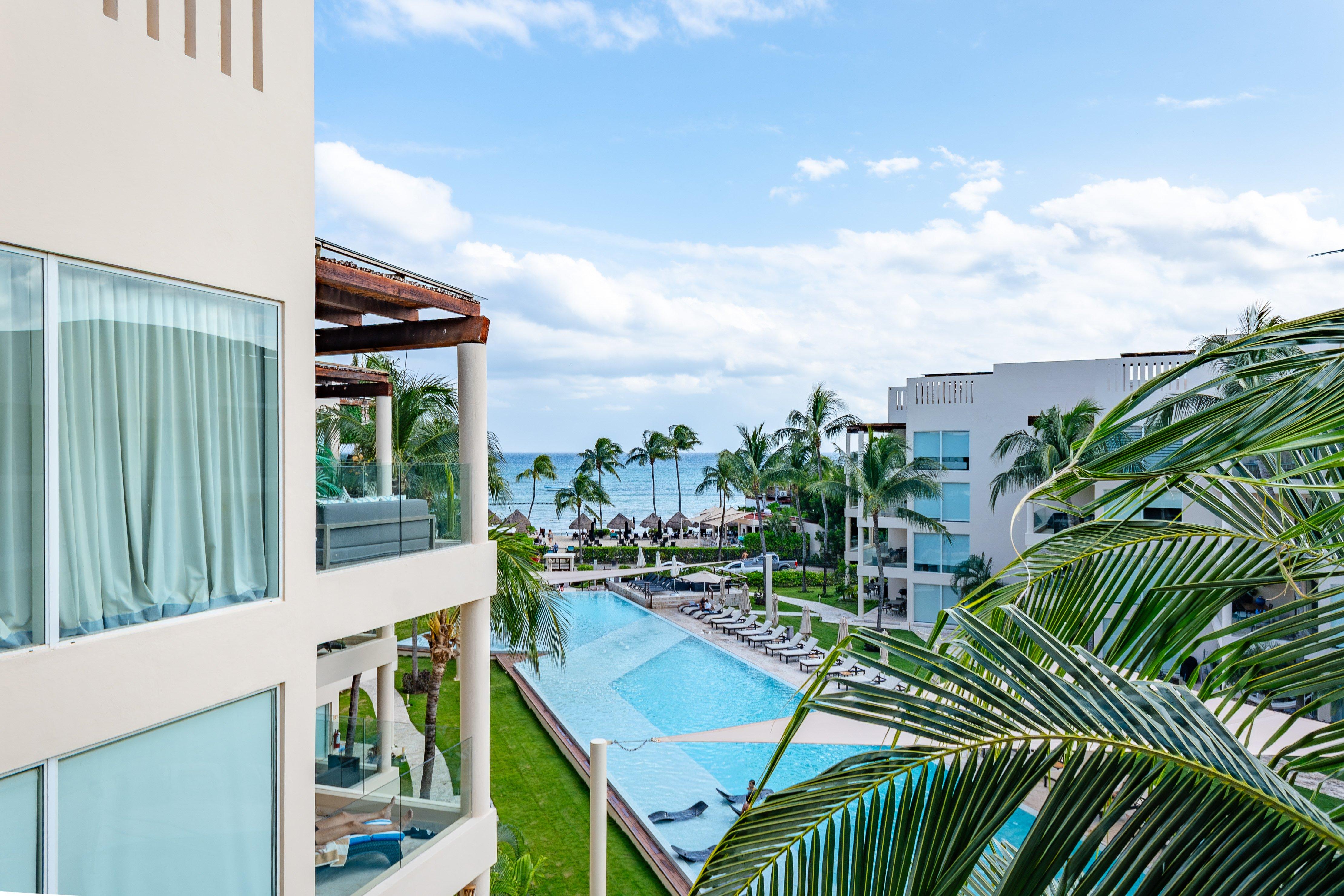 Distinguished 3 Bedroom Home with Roof Top Hot Tub and Ocean Views