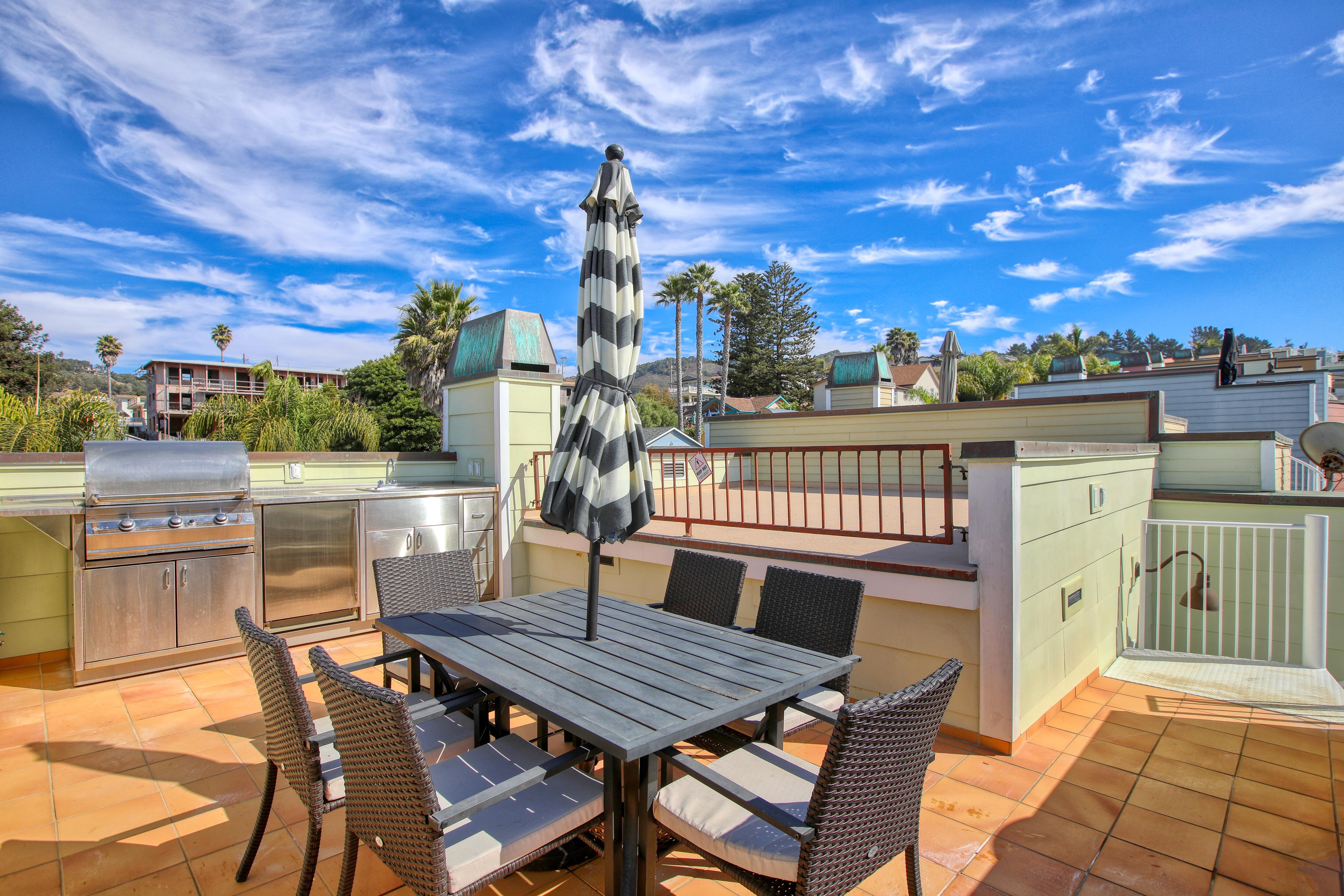 Enjoy breathtaking ocean and mountain views from the rooftop deck, the ideal spot for relaxation or entertaining.